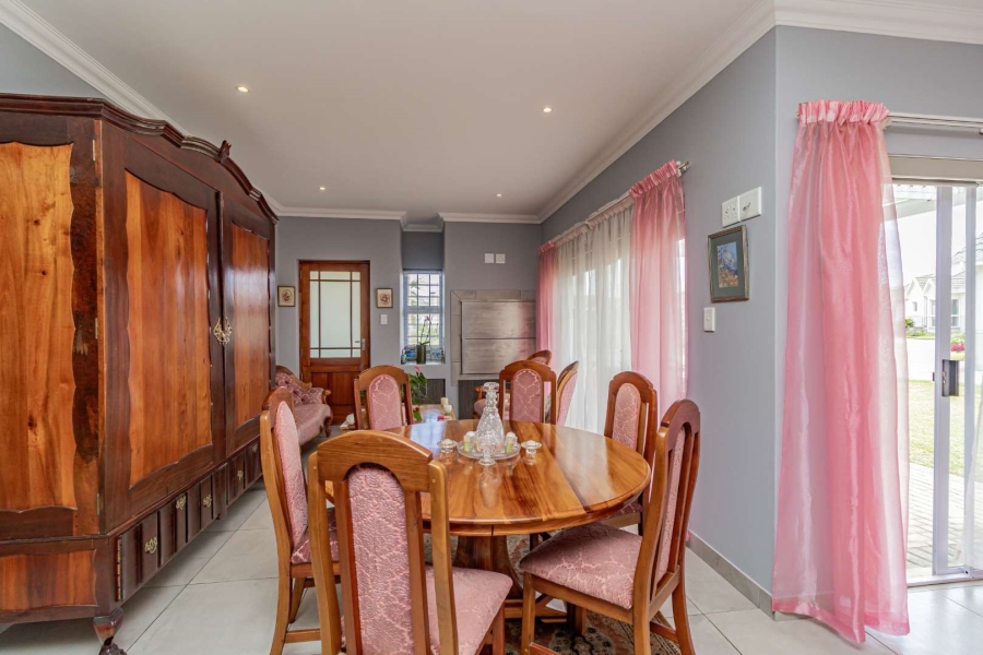 2 Bedroom Property for Sale in Heiderand Western Cape